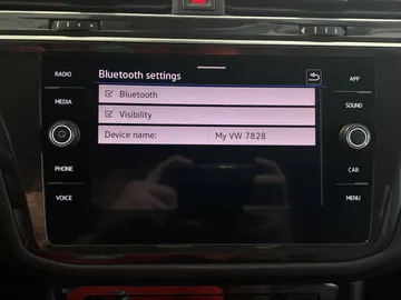 2022 Volkswagen Tiguan - image 28