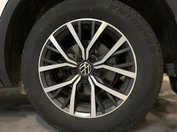 2022 Volkswagen Tiguan - image 6