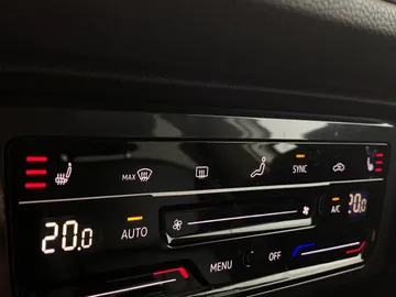 2022 Volkswagen Tiguan - image 26