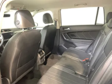 2022 Volkswagen Tiguan - image 15