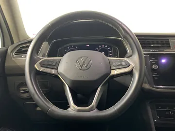 2022 Volkswagen Tiguan - image 17