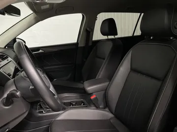 2022 Volkswagen Tiguan - image 3