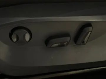 2022 Volkswagen Tiguan - image 21