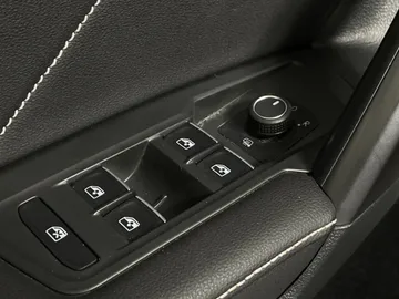 2022 Volkswagen Tiguan - image 20