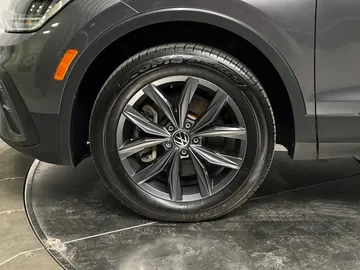 2022 Volkswagen Tiguan - image 6