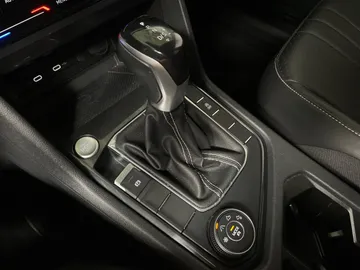 2022 Volkswagen Tiguan - image 26