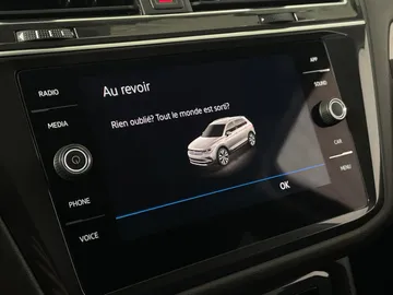 2022 Volkswagen Tiguan - image 28