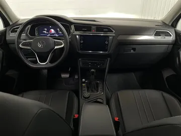 2022 Volkswagen Tiguan - image 4
