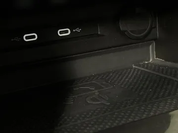 2022 Volkswagen Tiguan - image 25