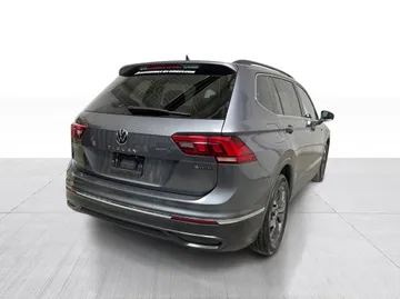 2022 Volkswagen Tiguan - image 14