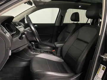 2019 Volkswagen Tiguan - image 3