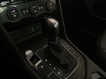 2019 Volkswagen Tiguan - image 28