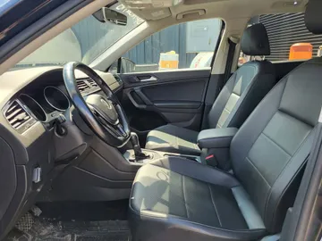 2019 Volkswagen Tiguan - image 8