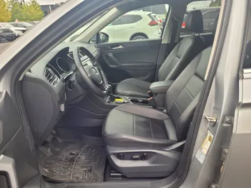 2020 Volkswagen Tiguan - image 9