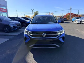 2022 Volkswagen Taos - image 2