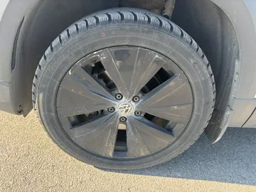 2022 Volkswagen Taos - image 7