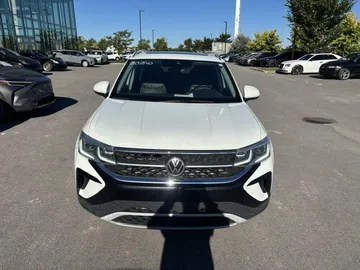 2022 Volkswagen Taos - image 2