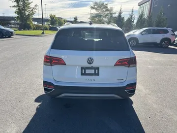 2022 Volkswagen Taos - image 6