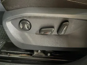 2022 Volkswagen Taos - image 21