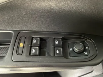 2022 Volkswagen Taos - image 27