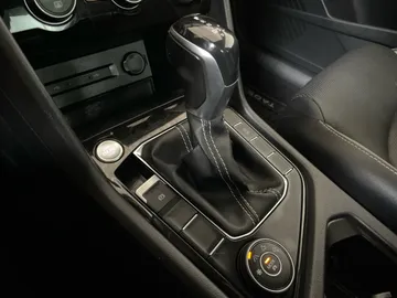 2022 Volkswagen Taos - image 26
