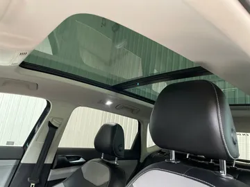 2022 Volkswagen Taos - image 6