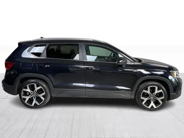 2022 Volkswagen Taos - image 2