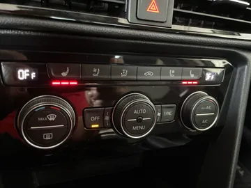 2022 Volkswagen Taos - image 25