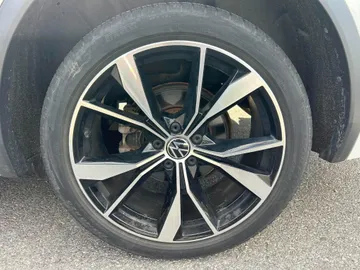 2022 Volkswagen Tiguan - image 7
