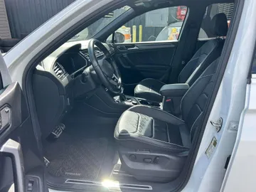2022 Volkswagen Tiguan - image 8
