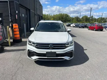 2022 Volkswagen Tiguan - image 2