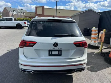 2022 Volkswagen Tiguan - image 4