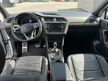 2022 Volkswagen Tiguan - image 9