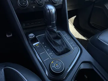 2019 Volkswagen Tiguan - image 28