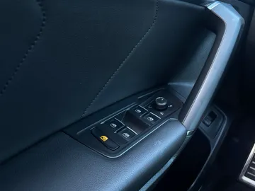 2019 Volkswagen Tiguan - image 25