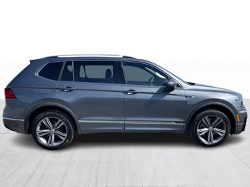 2019 Volkswagen Tiguan - image 2