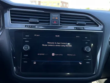 2019 Volkswagen Tiguan - image 8