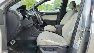 2019 Volkswagen Tiguan - image 8