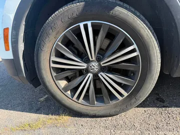 2020 Volkswagen Tiguan - image 7