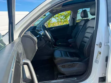 2020 Volkswagen Tiguan - image 8