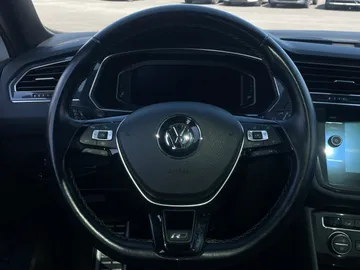 2020 Volkswagen Tiguan - image 18