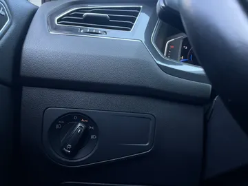 2020 Volkswagen Tiguan - image 30