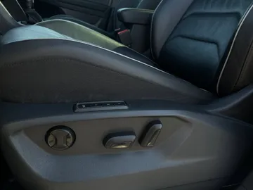 2020 Volkswagen Tiguan - image 26