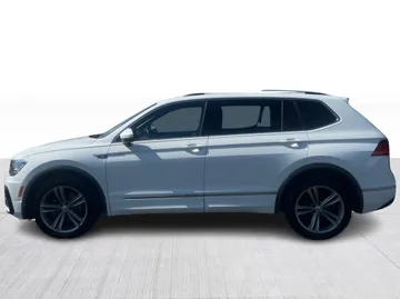 2020 Volkswagen Tiguan - image 11