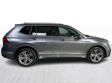 2021 Volkswagen Tiguan - image 2