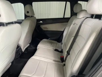 2021 Volkswagen Tiguan - image 16