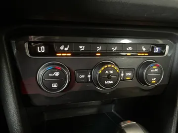 2021 Volkswagen Tiguan - image 25