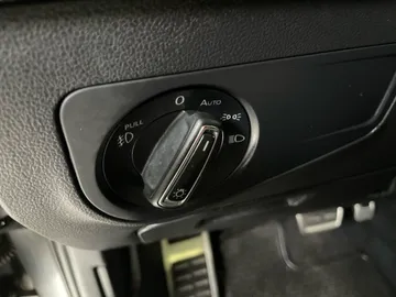 2021 Volkswagen Tiguan - image 20