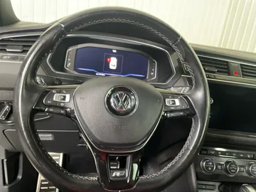 2021 Volkswagen Tiguan - image 19