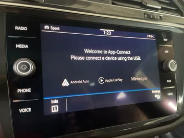 2021 Volkswagen Tiguan - image 8